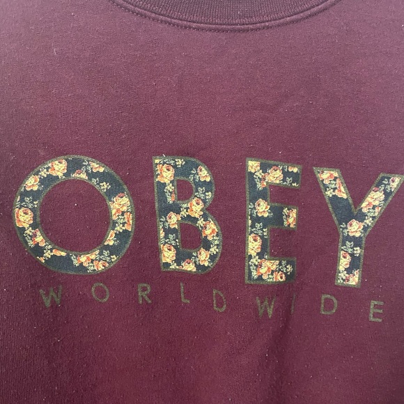 OBEY crewneck - Picture 2 of 2